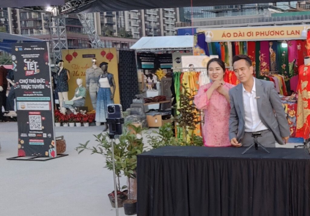 Bán hàng livestream tết